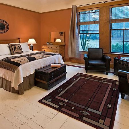 Mccloud Hotel Esterno foto
